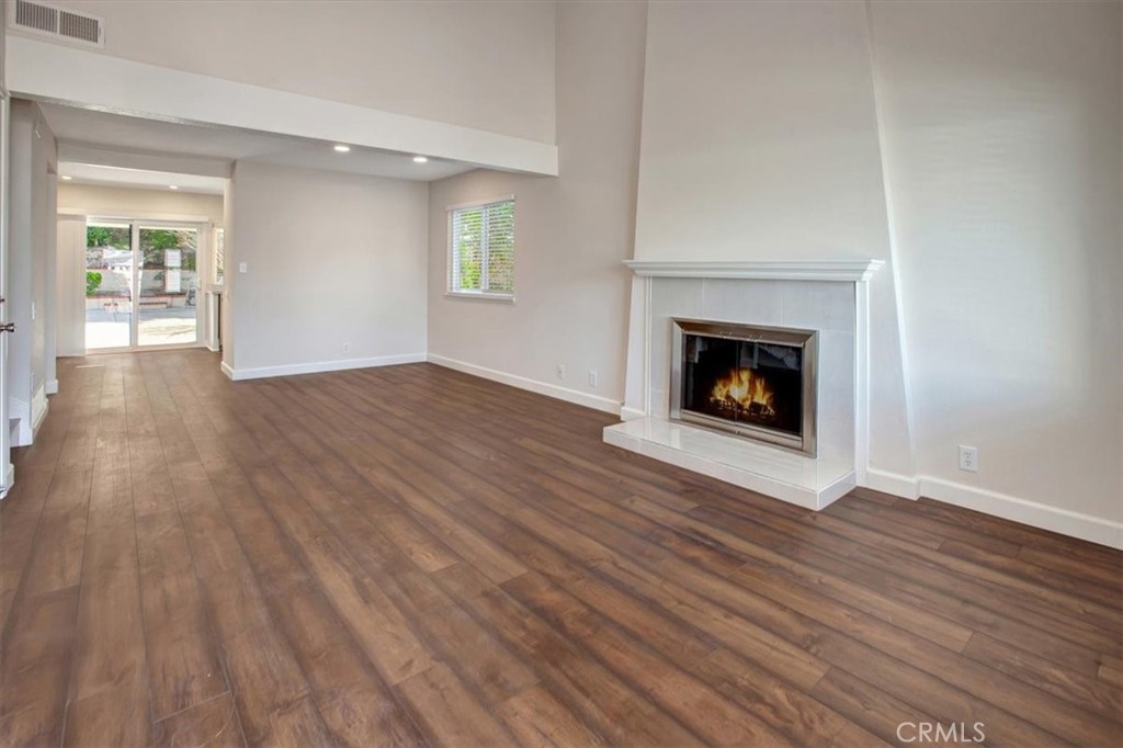 23042 Via San Gabriel