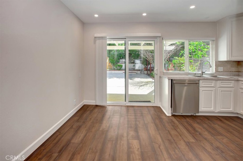 23042 Via San Gabriel