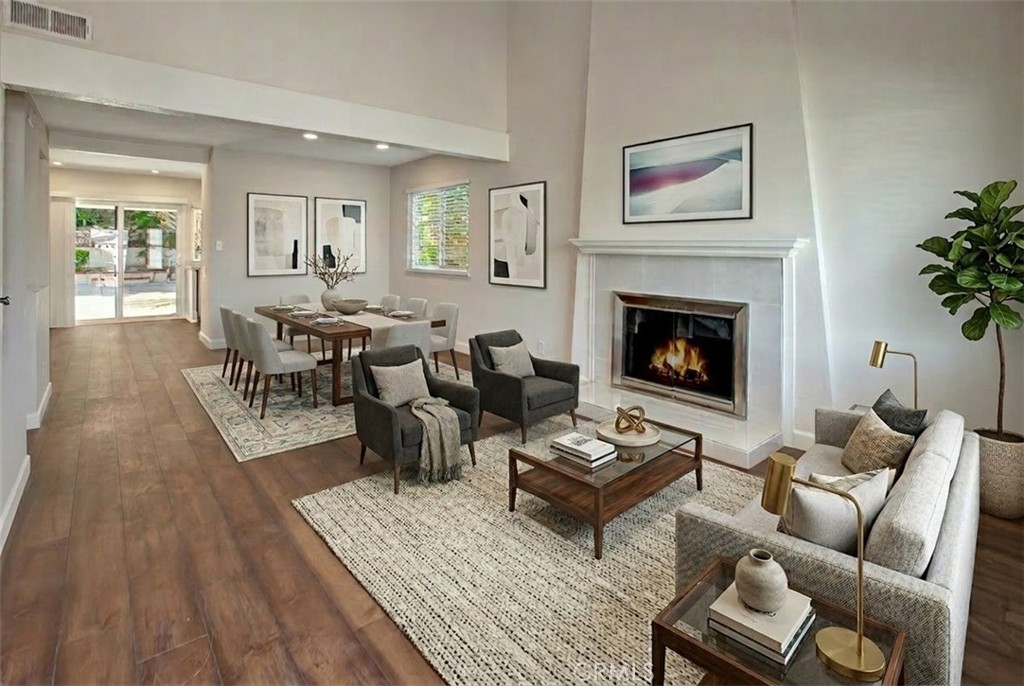 23042 Via San Gabriel