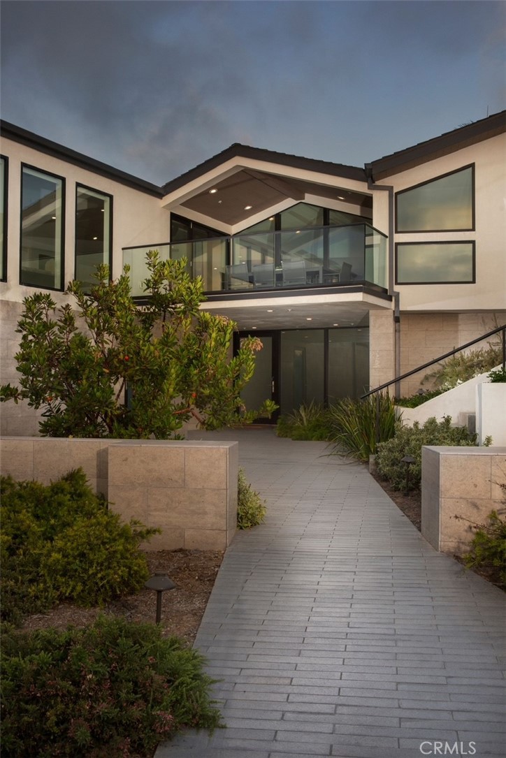 27 North La Senda Drive