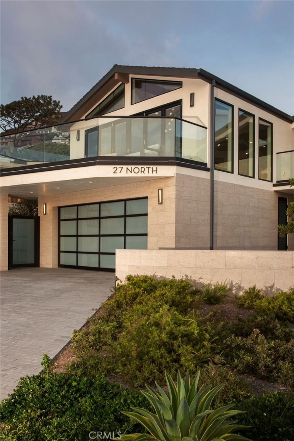 Photo of 27 North La Senda Drive Dr, Laguna Beach, CA 92651 (MLS # OC26054797)