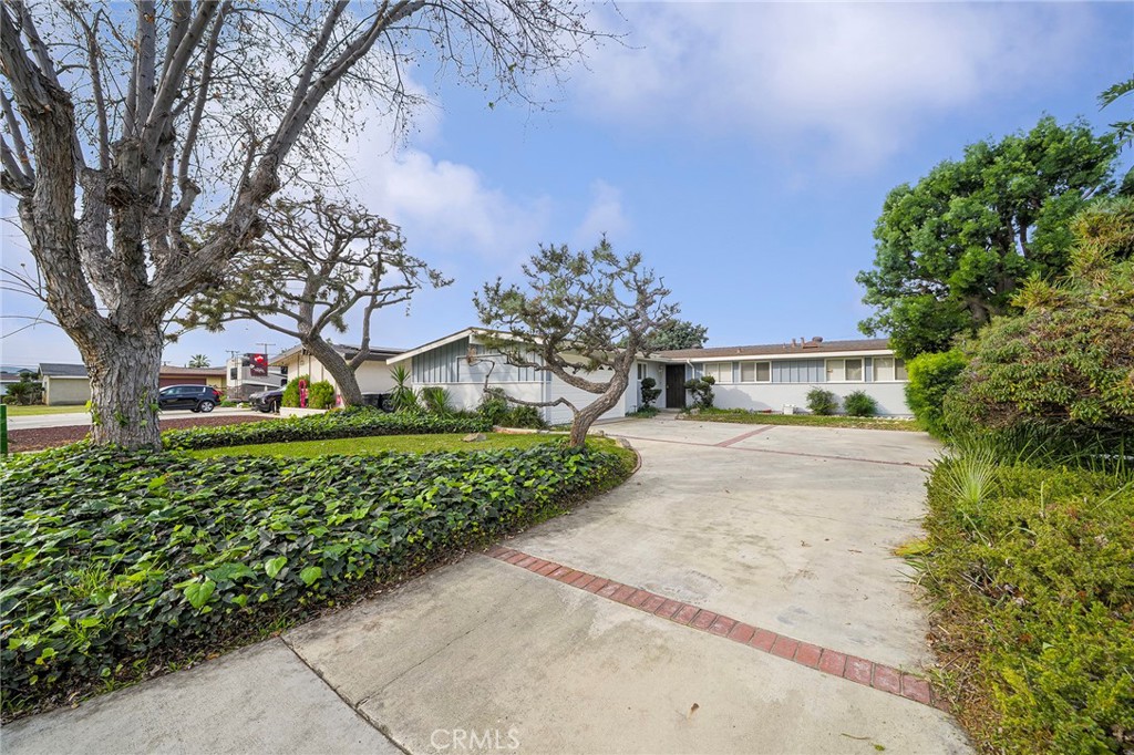 645 S Eastbury Avenue