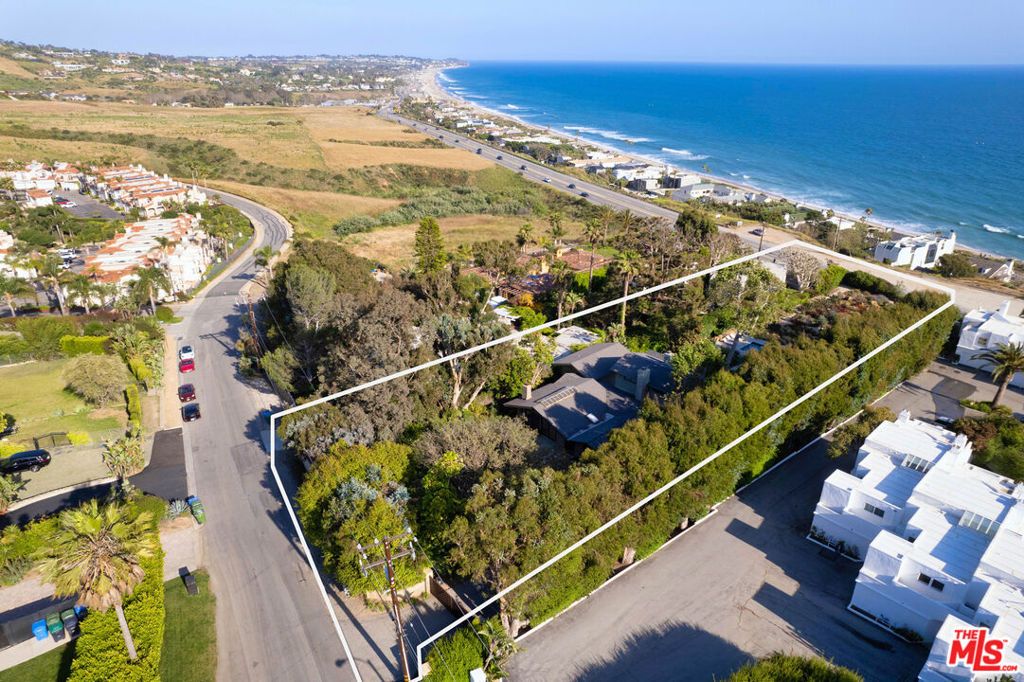 Photo of 31226 Bailard Road, Malibu, CA 90265 (MLS # 26707761)