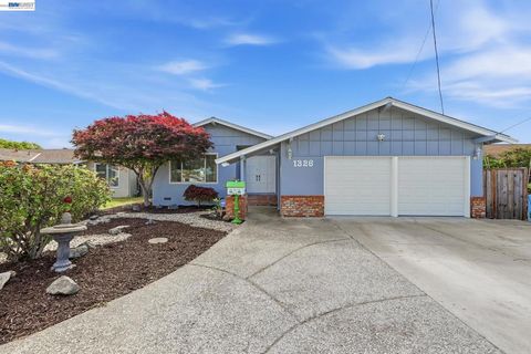 Photo of 1326 Vining Dr, San Leandro, CA 94579 (MLS # 41130465)