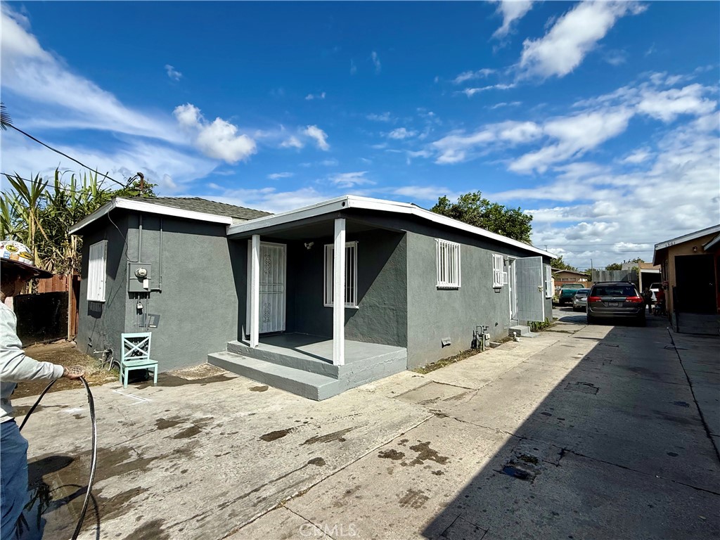 1359 E 108th