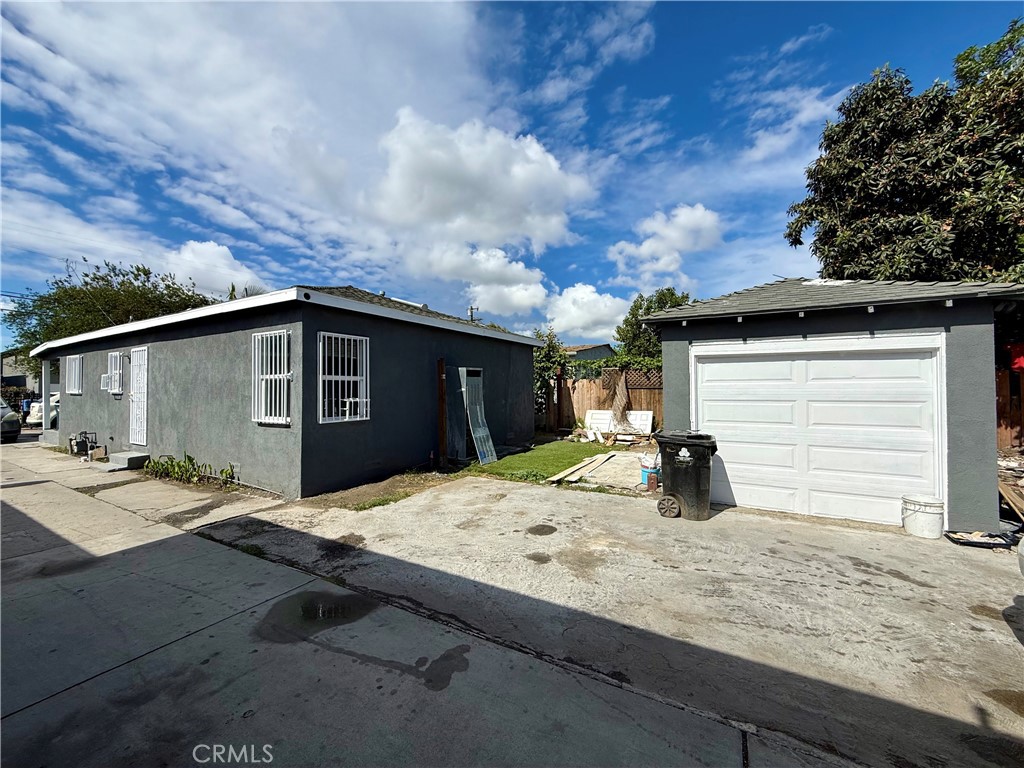 1359 E 108th