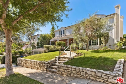 Photo of 921 Thayer Avenue, Los Angeles, CA 90024 (MLS # 26104163)