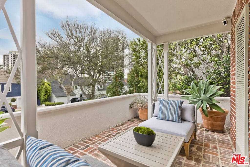 921 Thayer Avenue