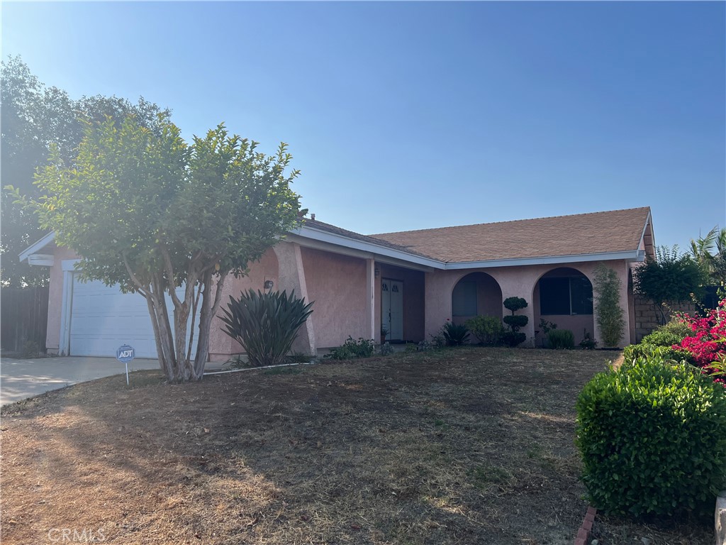ABSOLUTELY BEAUTIFUL HOME IN CITY OF MONTCLAIR. FEATURE 3 BEDROOMS AND TWO BATHROOMS.