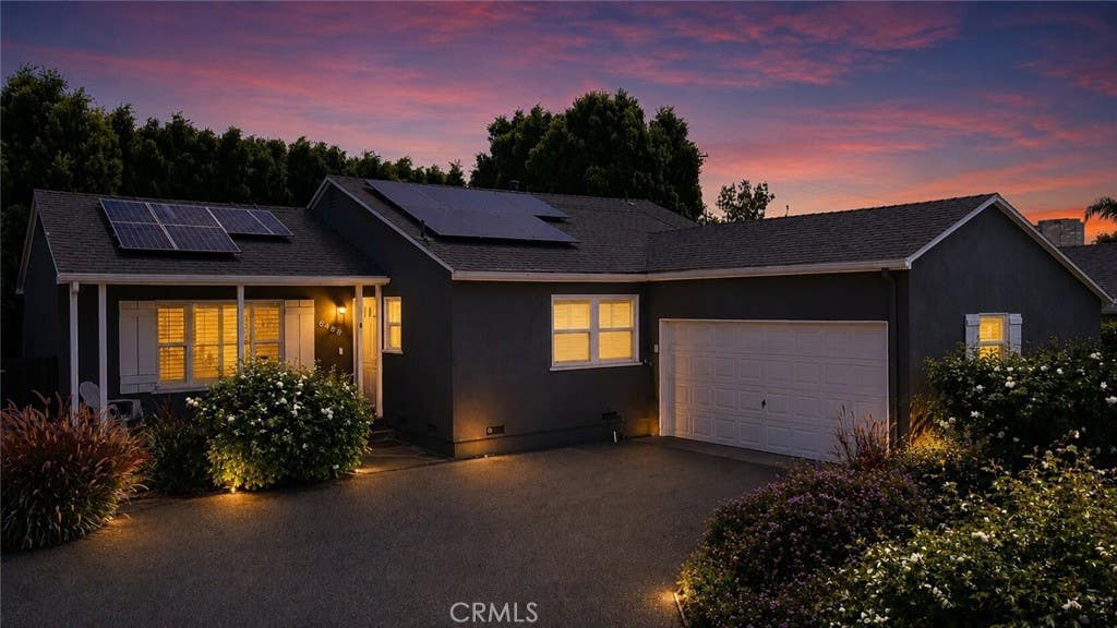 Photo of 6458 Hanna AVE, Woodland Hills, CA 91303 (MLS # SR26130019)