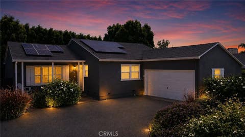 Photo of 6458 Hanna AVE, Woodland Hills, CA 91303 (MLS # SR26130019)