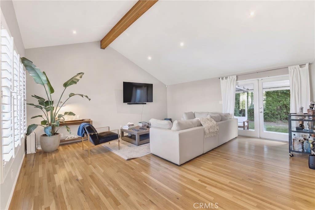 Photo of 6458 Hanna AVE, Woodland Hills, CA 91303 (MLS # SR26130019)