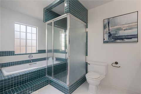 Tiny photo for 2006 Aviation Way #E, Redondo Beach, CA 90278 (MLS # SB25227339)