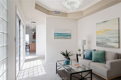 Tiny photo for 2006 Aviation Way #E, Redondo Beach, CA 90278 (MLS # SB25227339)