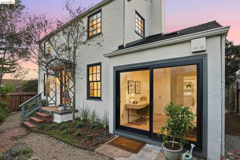 Photo of 1564 1564 Sacramento St St, Berkeley, CA 94702 (MLS # 41122351)