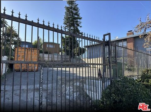 Photo of 3014 Lincoln Boulevard, Santa Monica, CA 90405 (MLS # 26638625)