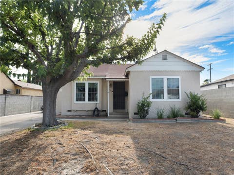 Photo of 8043 Rhodes AVE, North Hollywood, CA 91605 (MLS # SR26138113)
