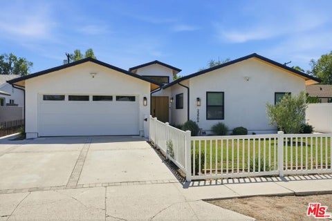Photo of 23906 Mobile Street, Los Angeles, CA 91307 (MLS # 26958251)