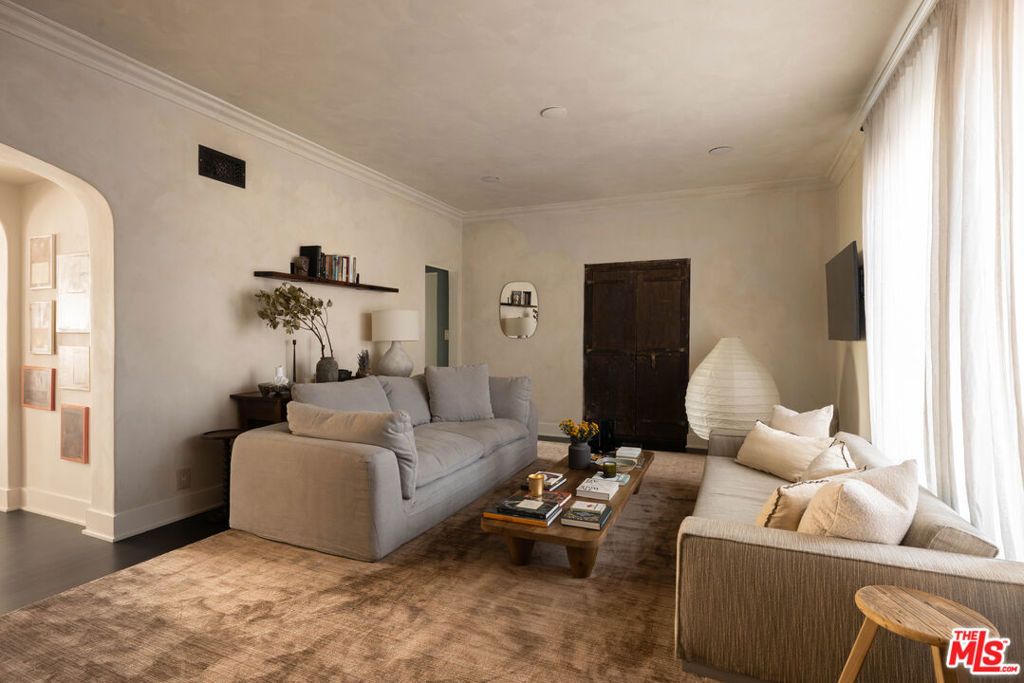 Photo of 1424 N Crescent Heights Boulevard #34, West Hollywood, CA 90046 (MLS # 26706331)