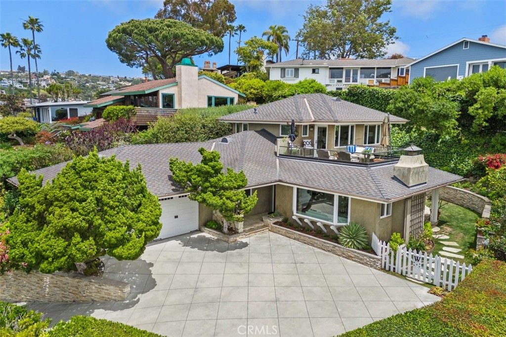 Photo of 1981 San Remo Dr, Laguna Beach, CA 92651 (MLS # LG25110503)