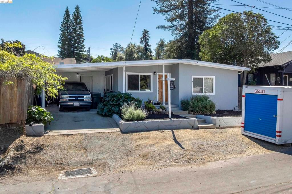 Photo of 1050 Sierra Ave Ave, Martinez, CA 94553 (MLS # 41128321)