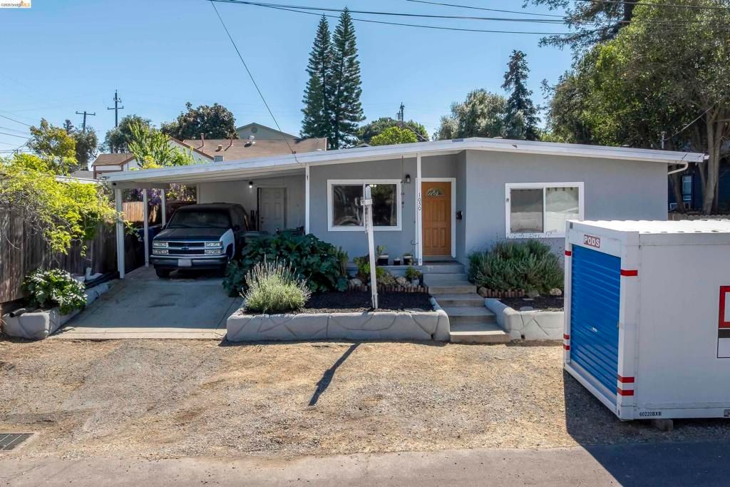 Photo of 1050 Sierra Ave Ave, Martinez, CA 94553 (MLS # 41128321)