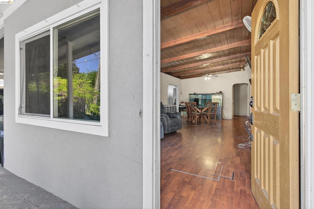 1050 Sierra Ave