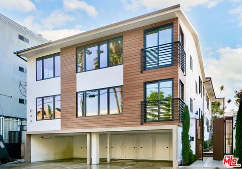 Photo of 1427 N Vista Street #3, Los Angeles, CA 90046 (MLS # 26834851)