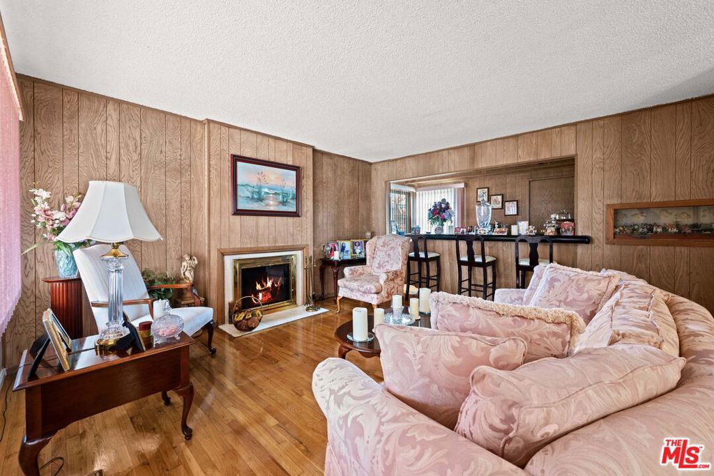 2533 W 118th Place