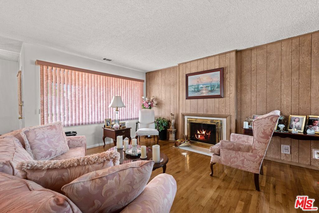 2533 W 118th Place