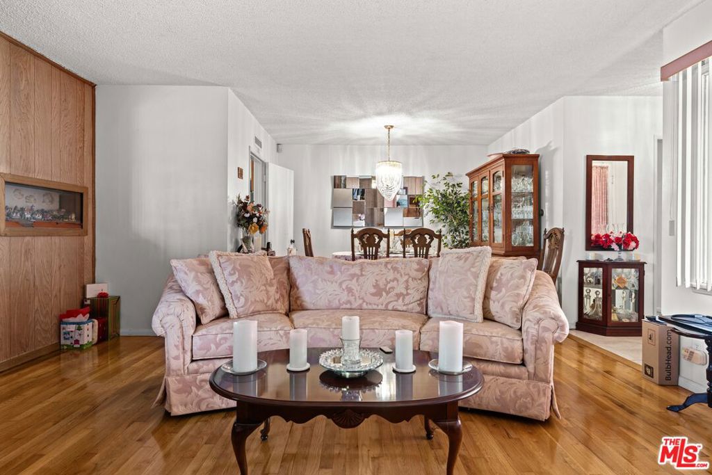 2533 W 118th Place