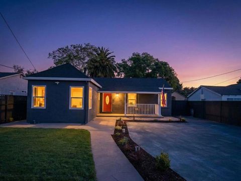 Photo of 2352 Menalto Avenue, East Palo Alto, CA 94303 (MLS # ML82028398)