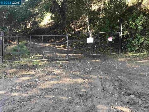 Photo of 4937 Crow Canyon Rd, Castro Valley, CA 94552 (MLS # 41036072) Photo of 4937 Crow Canyon Rd, Castro Valley, CA 94552 (MLS # 41036072)