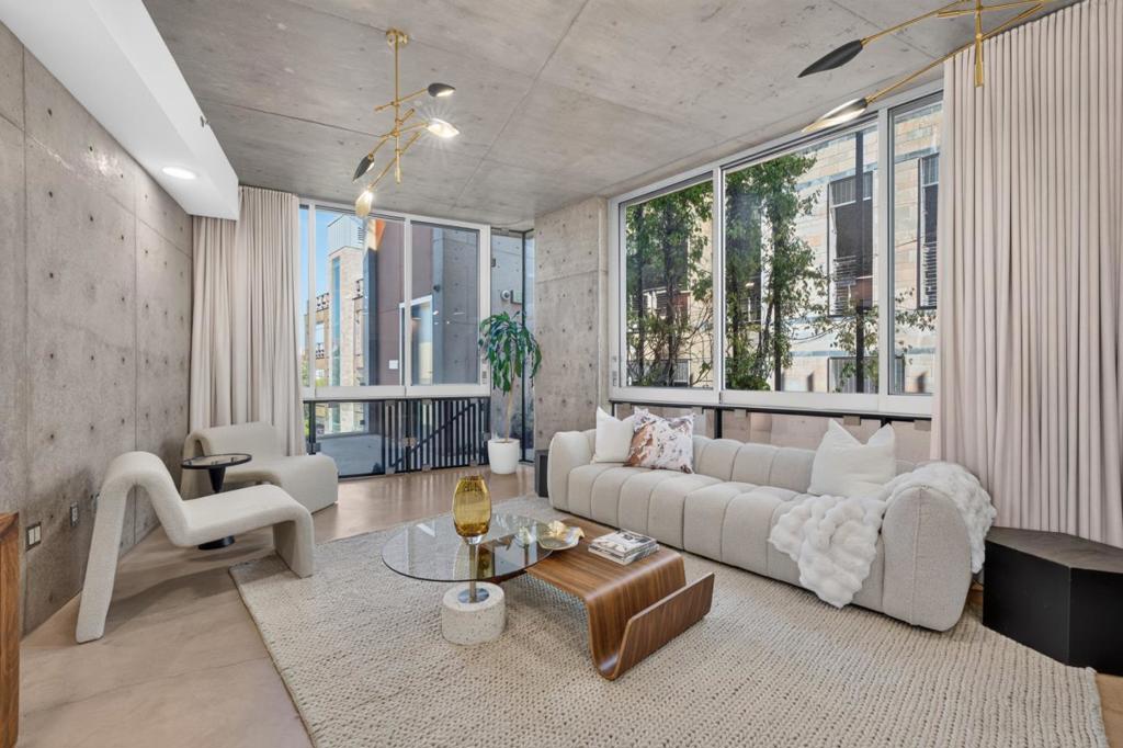 102 University Avenue 3C
