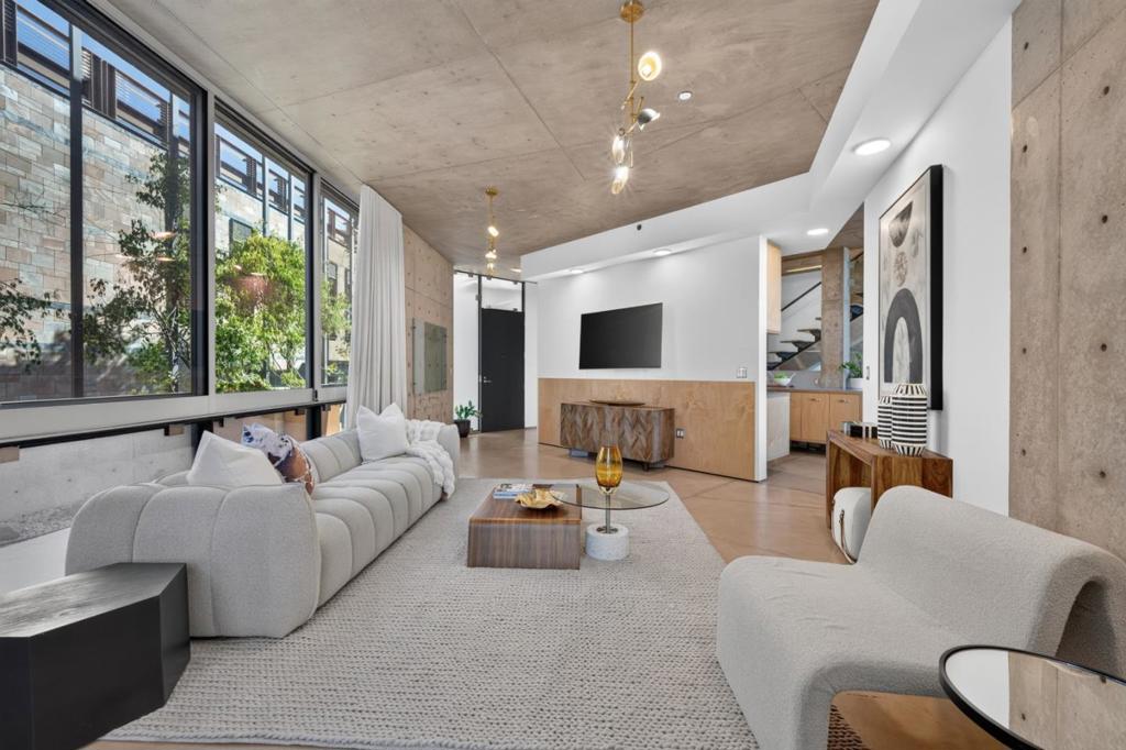 102 University Avenue 3C