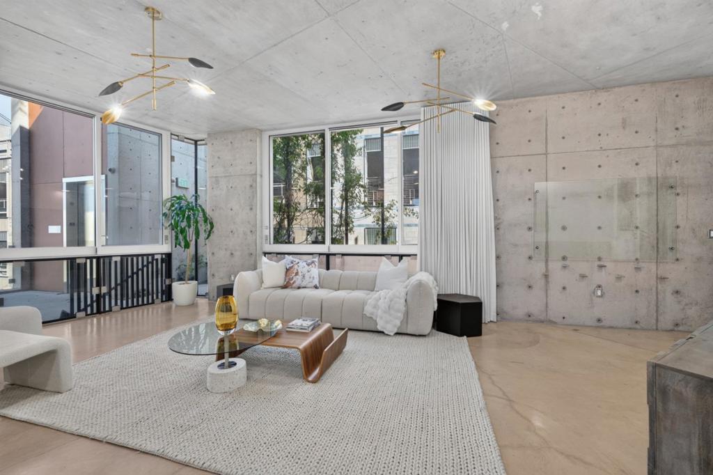 102 University Avenue 3C