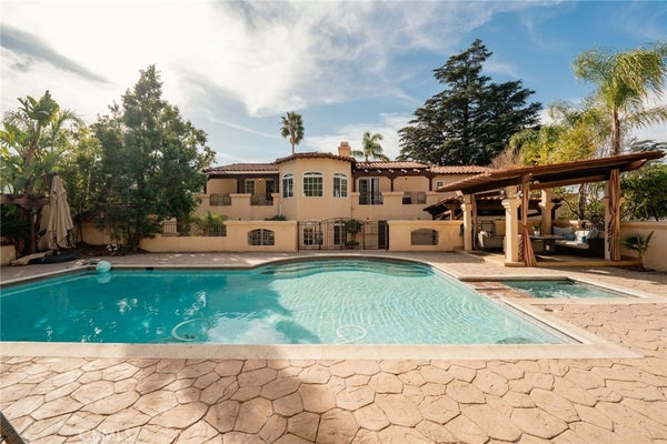 828 S SUNSET CANYON DR, BURBANK, CA 91501 - Image 2ebfeca629d38a05dcf90944d6687a9f/1188686182