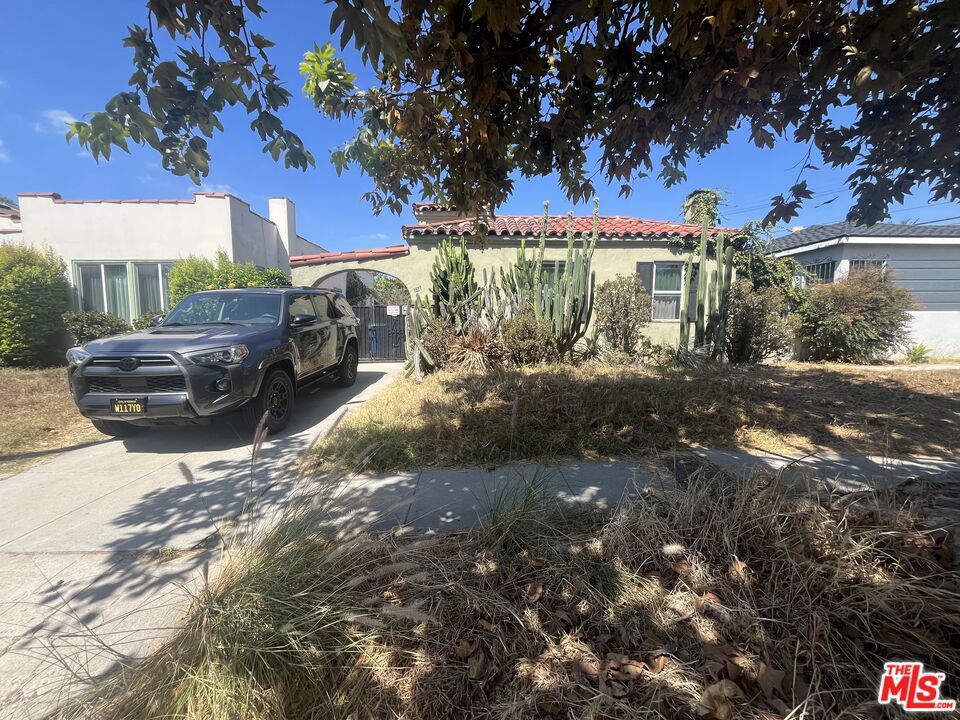 1811 S Burnside Avenue, Los Angeles CA 90019