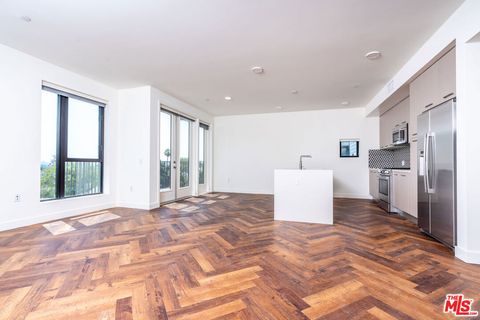 Photo of 1250 N Fairfax Avenue #510, West Hollywood, CA 90046 (MLS # 26663343)