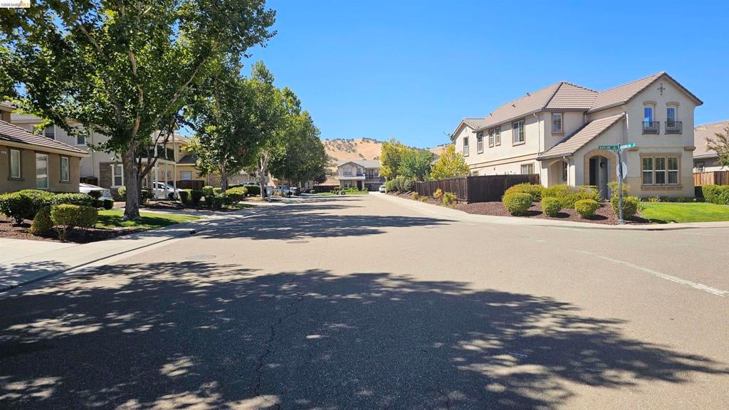 9489 California Oak Cir