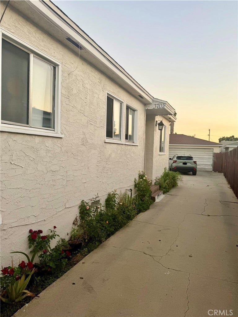 3700 W 105th