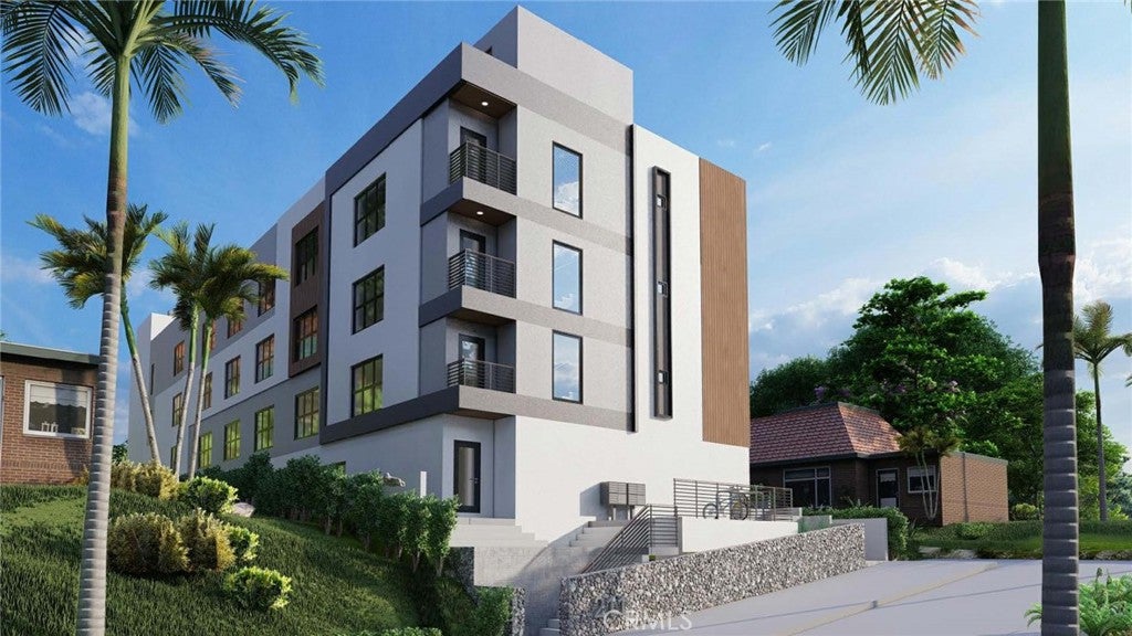 209 N Mathews