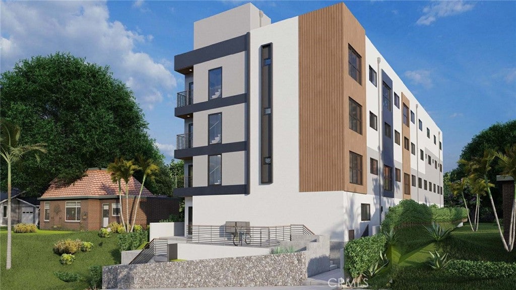 209 N Mathews