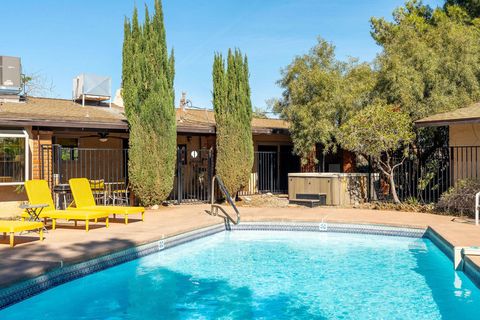 Photo of 7579 Balsa Avenue, Yucca Valley, CA 92284 (MLS # 219146150DA)