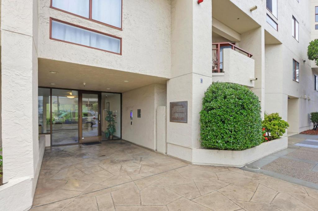 855 La Playa Street 357