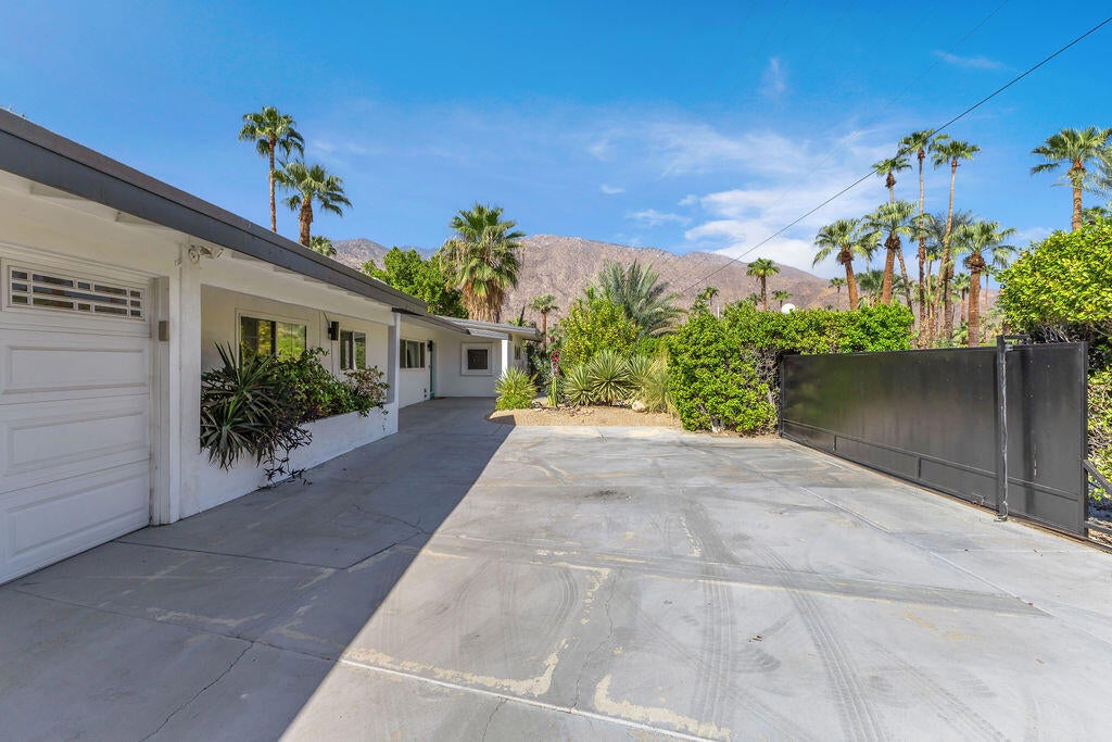 1075 E Sunny Dunes Road