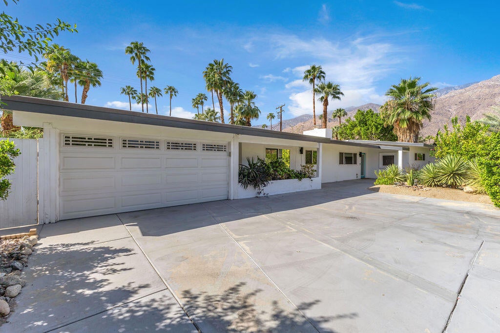 1075 E Sunny Dunes Road