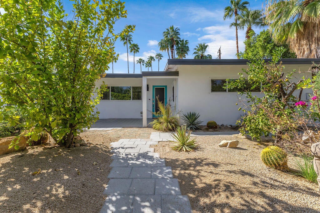 1075 E Sunny Dunes Road