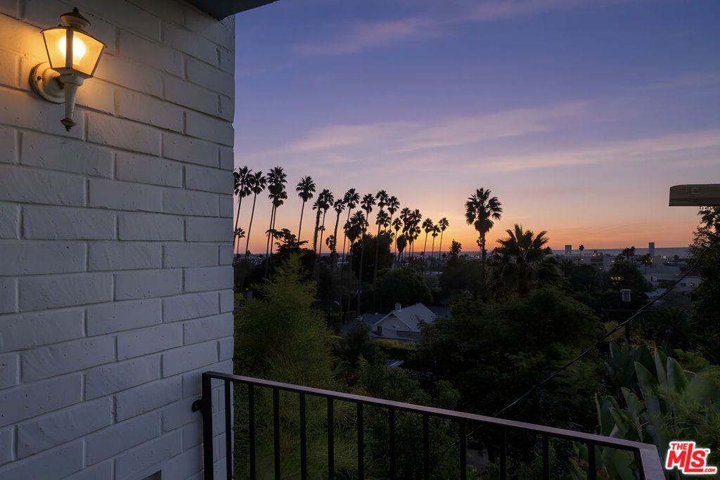 Photo of 7560 Hollywood Boulevard #310, Los Angeles, CA 90046 (MLS # 25606043)