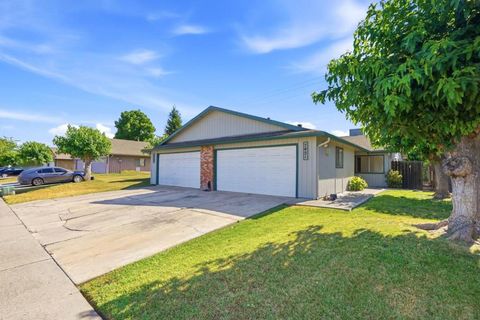 Photo of 7449 Karlsberg Circle, Stockton, CA 95207 (MLS # ML82049007)